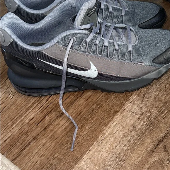 Nike Dual-Tone Athletic Shoes in Gray and Black - Picture 4 of 6
